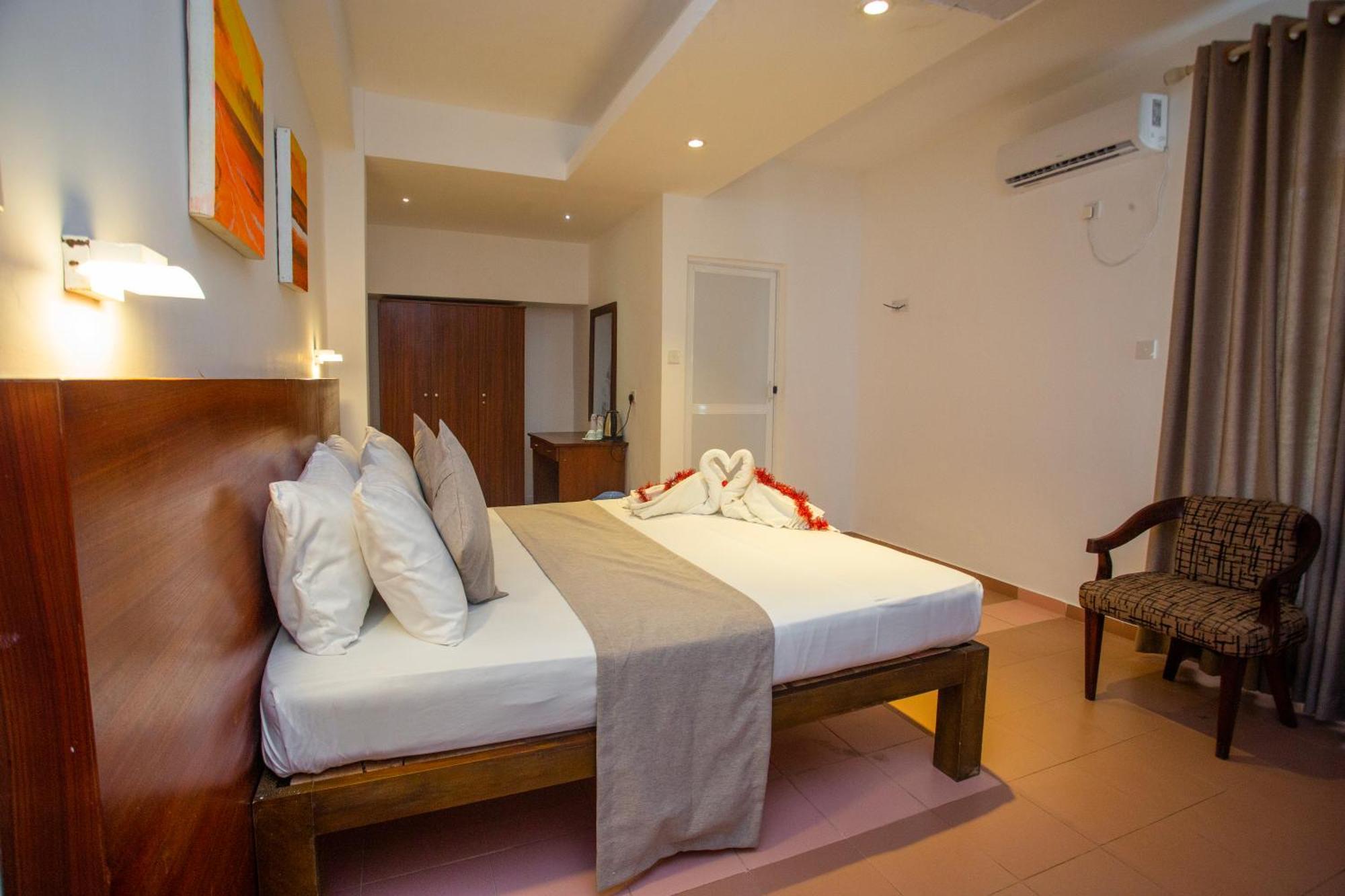 Hotel Lucky Seven Hikkaduwa Extérieur photo
