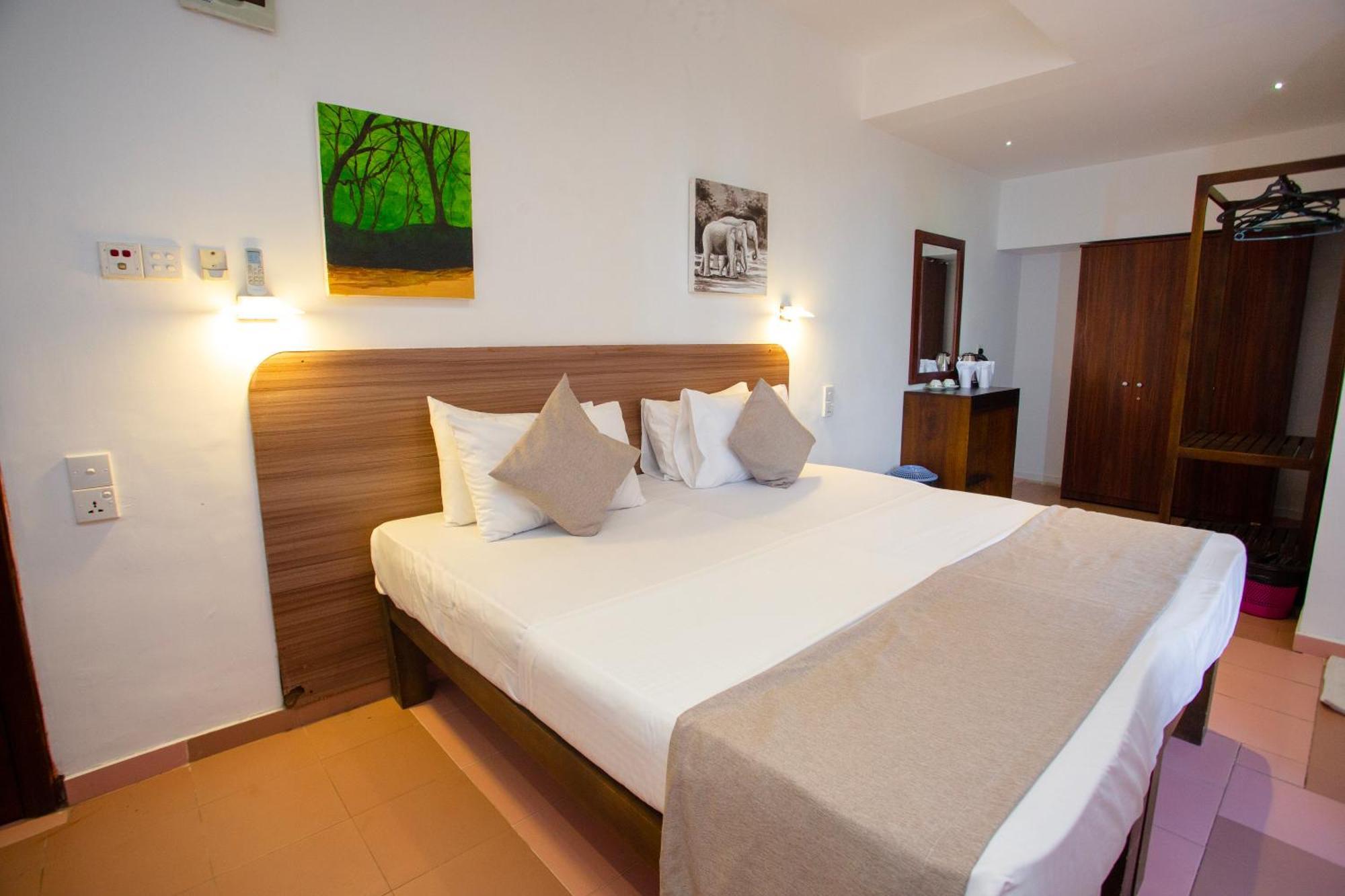 Hotel Lucky Seven Hikkaduwa Extérieur photo