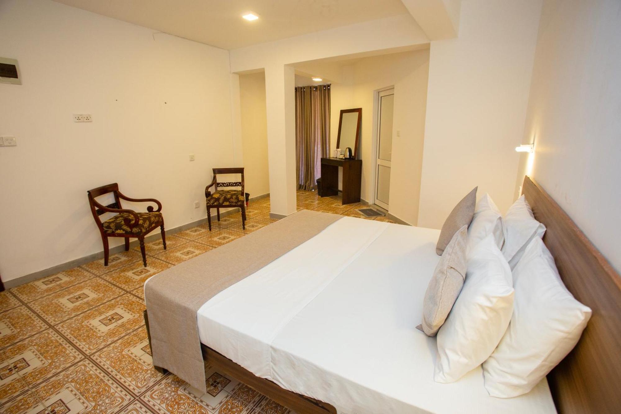 Hotel Lucky Seven Hikkaduwa Extérieur photo