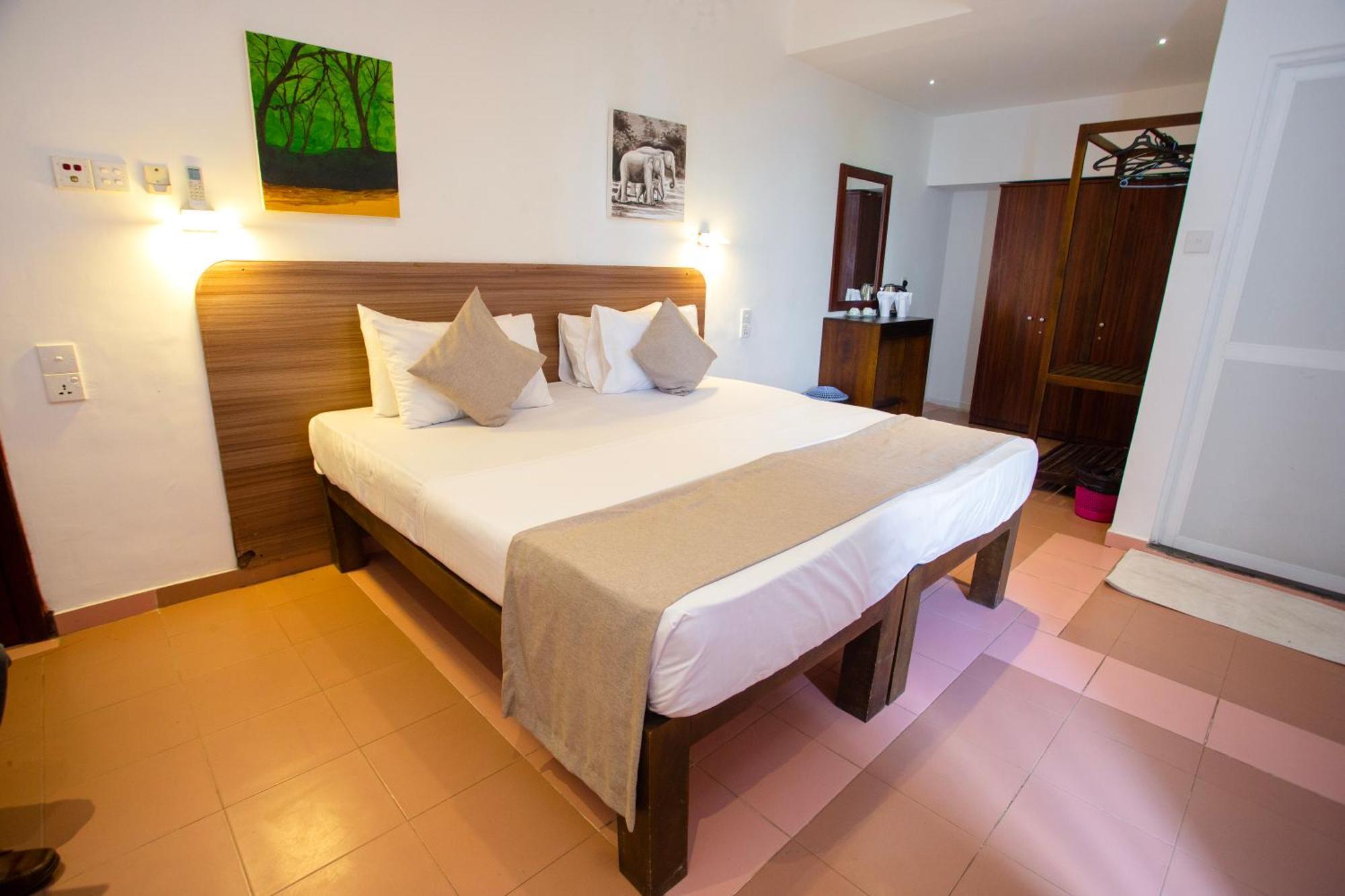 Hotel Lucky Seven Hikkaduwa Extérieur photo